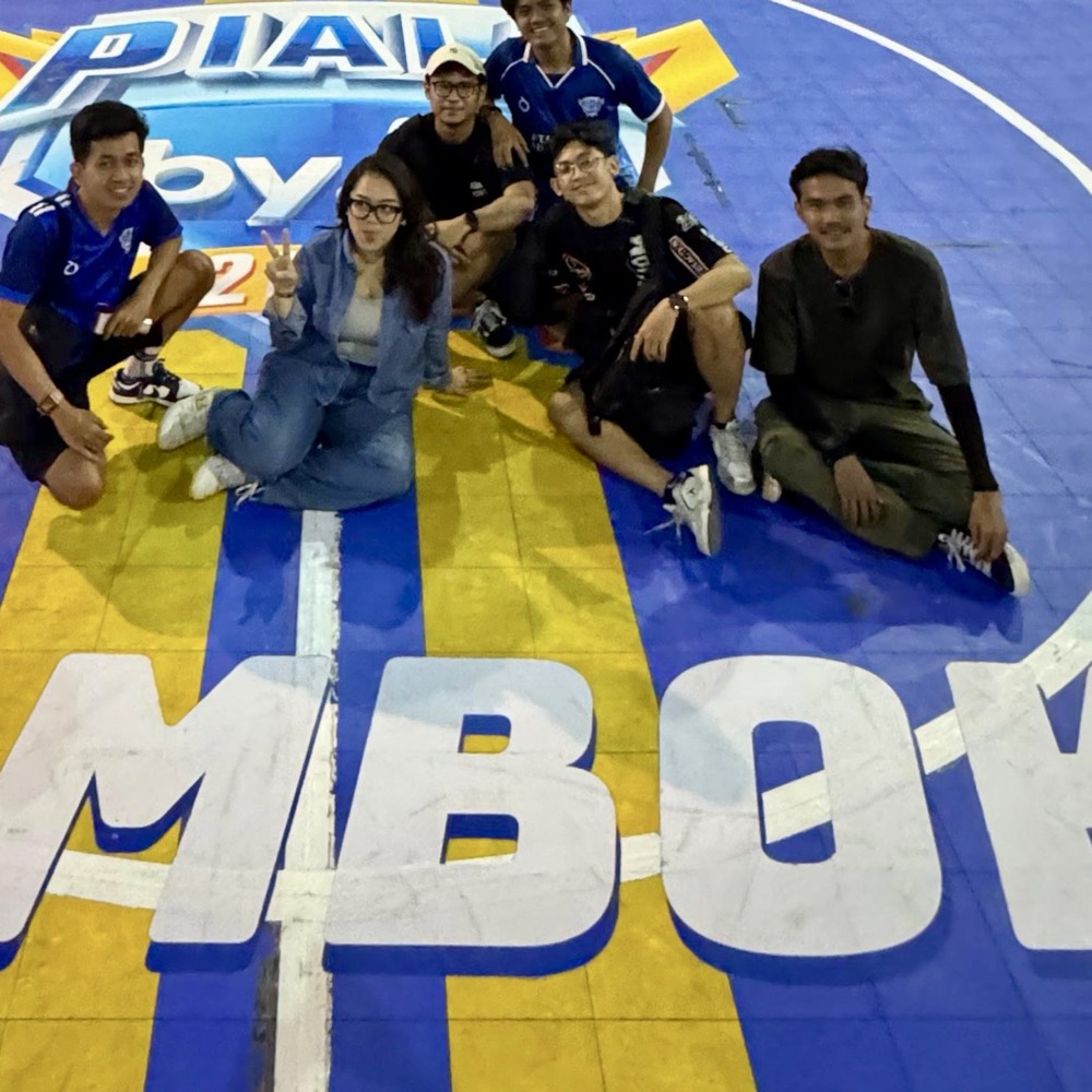 Group photo at centre court during the Piala by.U finals in Lombok